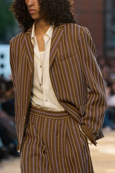 Look 93